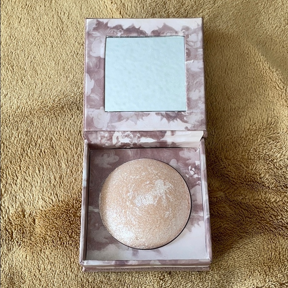 URBAN DECAY highlight